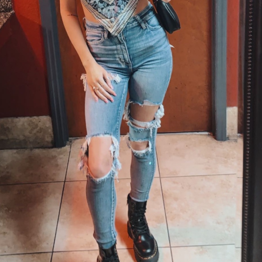 American Eagle Next Level Stretch Ripped Skinny Jeans Size 0
